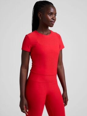 Beyond Yoga Featherweight Cropped Tee in Candy Apple Red - Size L